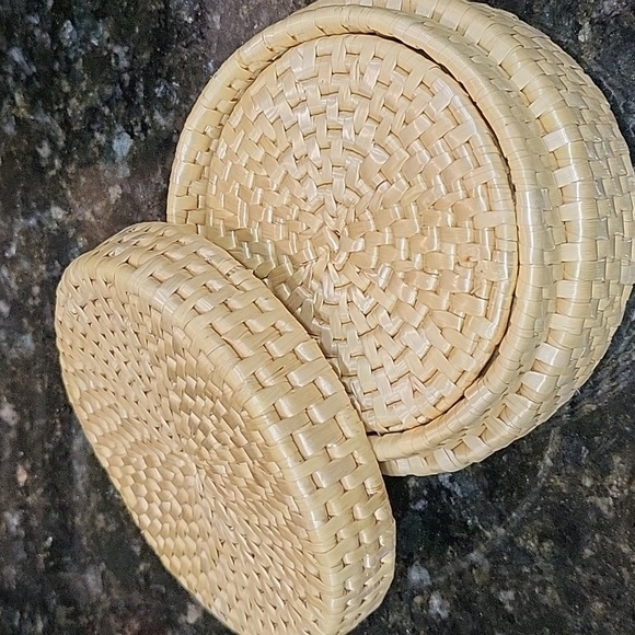VTG Set 5 Woven STRAW Drink COASTERS In BASKET farmhouse tiki decor boho - Picture 3 of 5